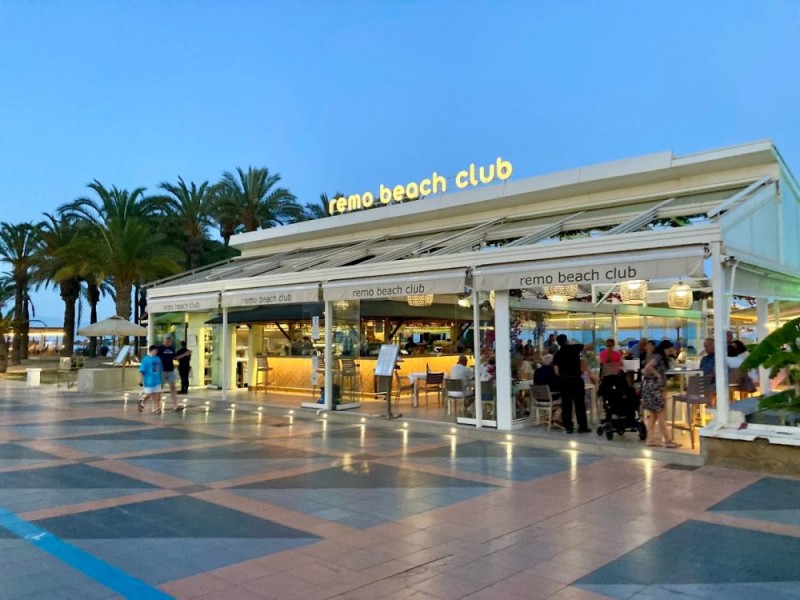 El Remo Beach Club